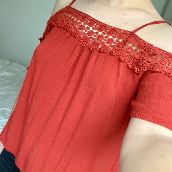 Flowy Cold-Shoulder Top - Picture 2 of 2